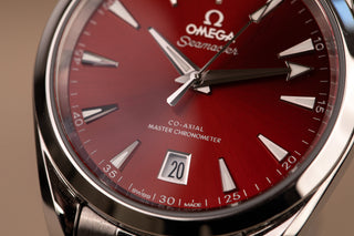 Omega Seamaster Aqua Terra rotes Zifferblatt